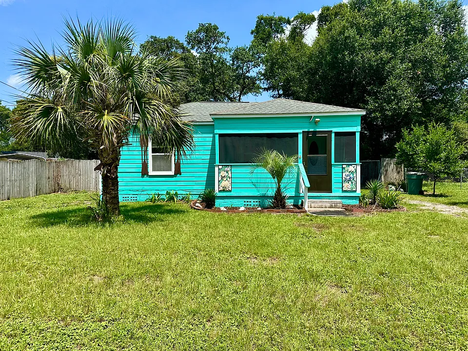 219 NW Gilliland Rd