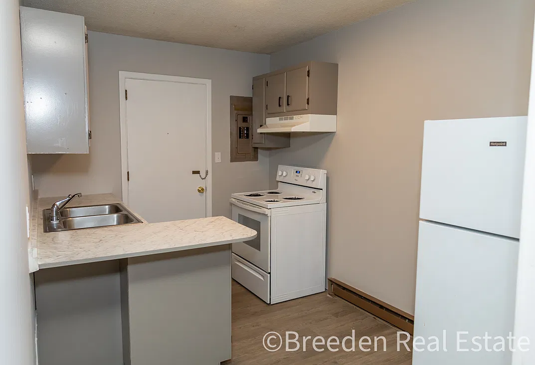 2331 Hill Dr — Photo 2