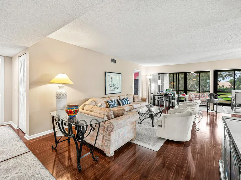 5687 Fairway Park Dr — Photo 6
