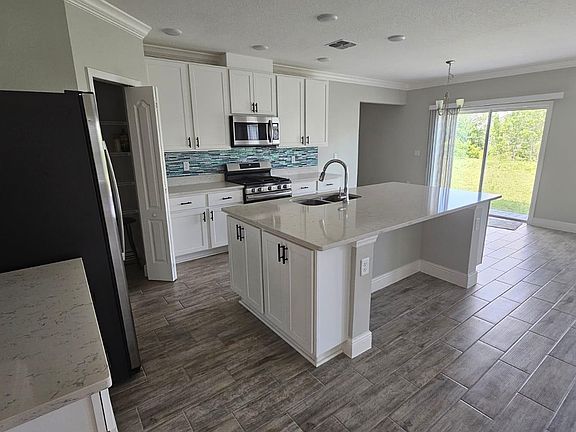 4th image of 1107 Oak Bluff Dr
