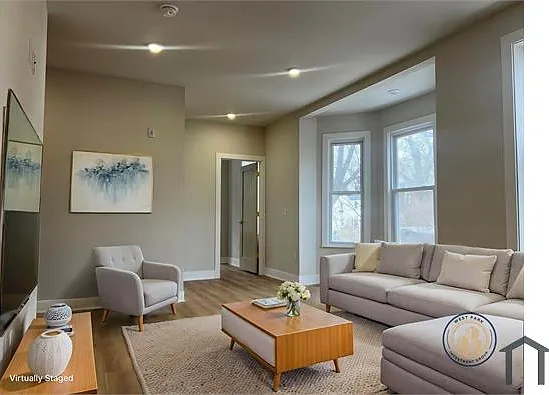 121 W Sharpnack St #2 — Photo 12