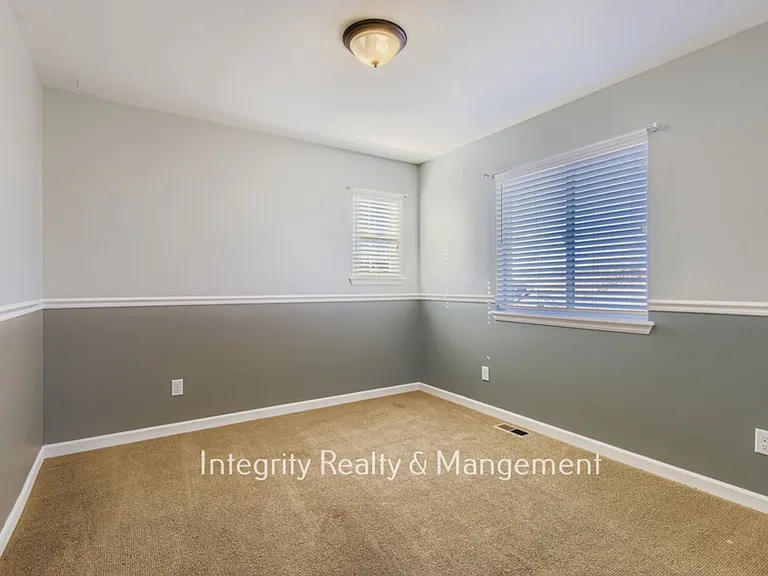 3839 Donnington Cir — Photo 16