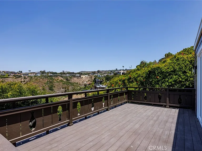 1840 Temple Hills Dr — Photo 50