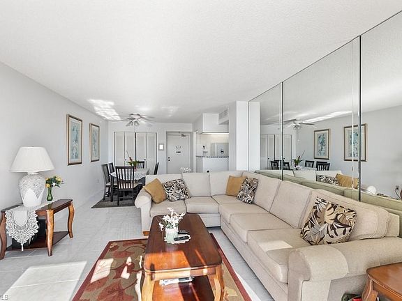 5th image of 380 Seaview Ct APT 1809