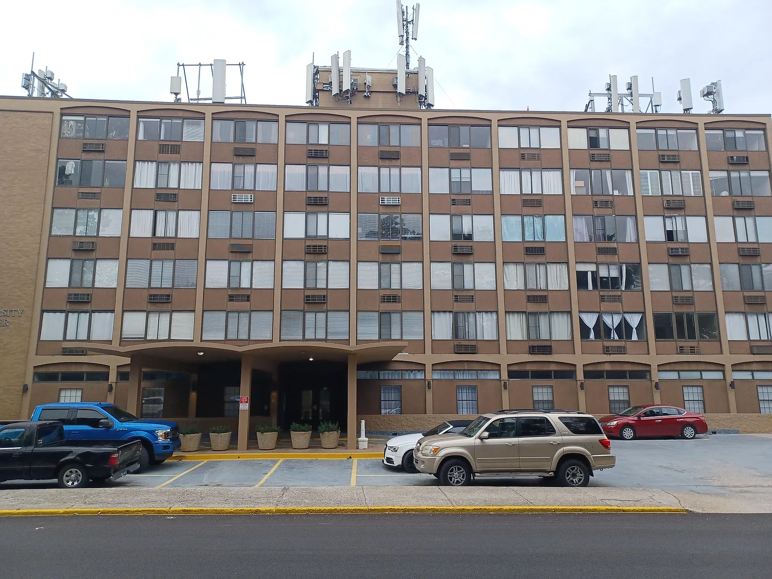 1 bed, 336 sqft, $1,050 — Photo 2