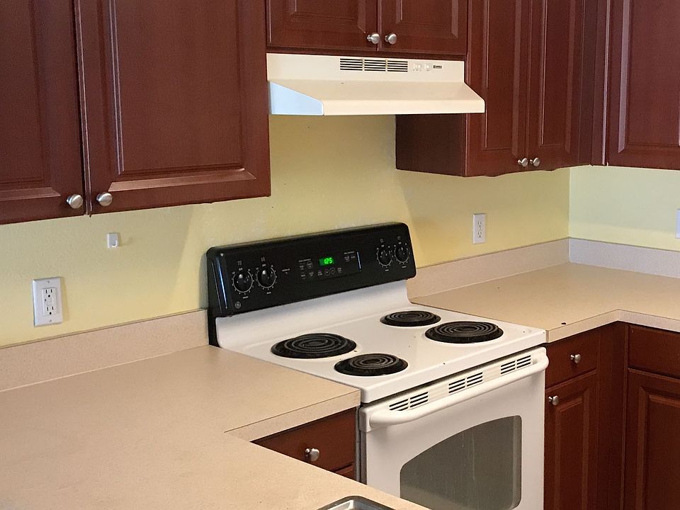 1st image of 905 NE 15th Ln
