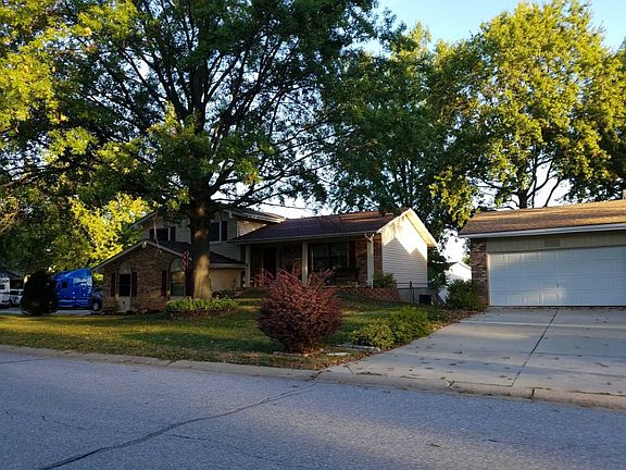 3rd image of 27 Oak Valley Dr