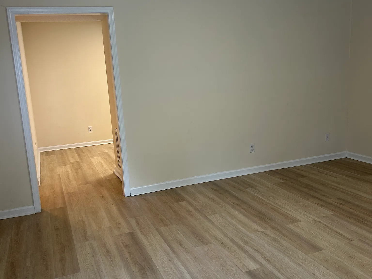 2 bed, 1.5 bath, 1040 sqft, $1,600 — Photo 2