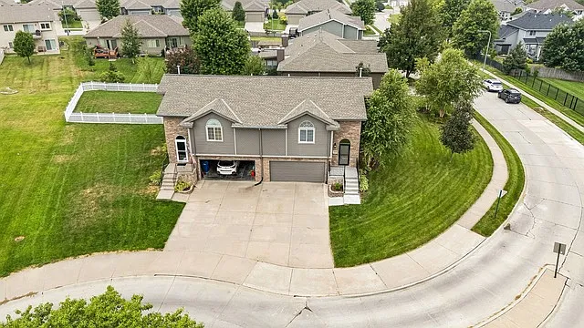 15307 Iowa St — Photo 2