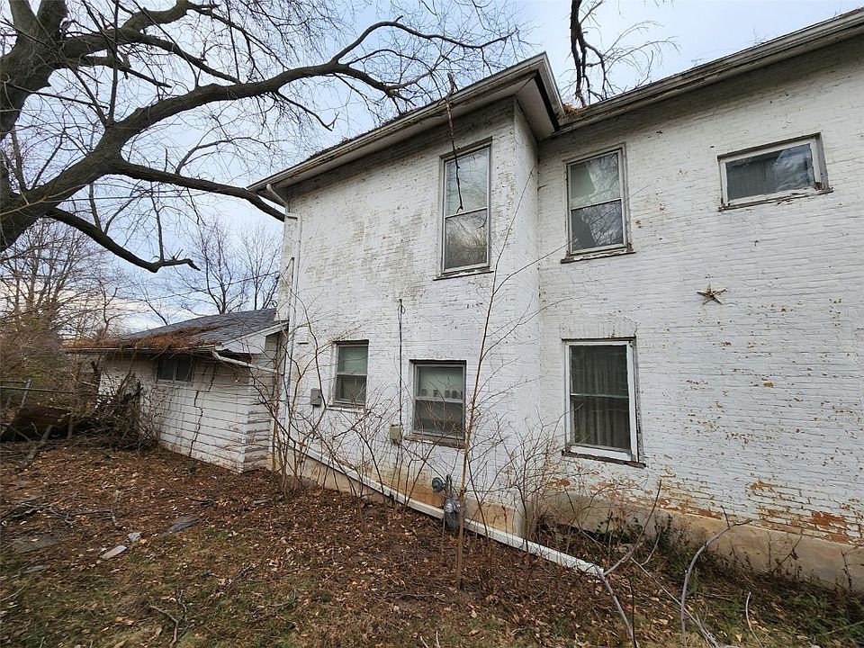 2nd image of 701 W 3rd St