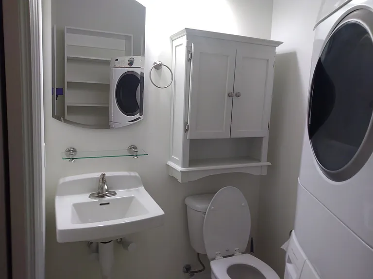 147 Greenlawn Dr NE — Photo 9