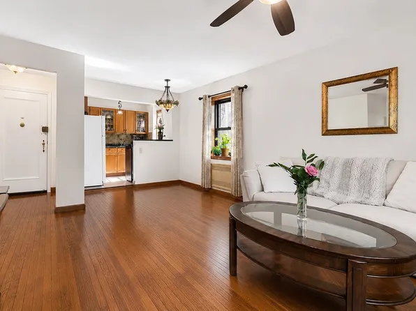 218-12 43rd Ave APT 2E, Bayside, NY 11361
