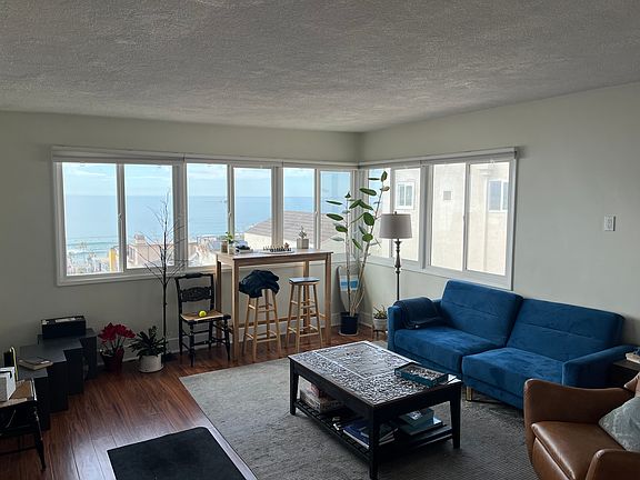 2nd image of 4209 Crest Dr