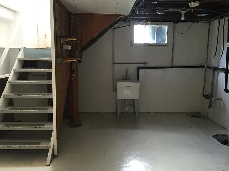 225 Wiltshire Blvd — Photo 16