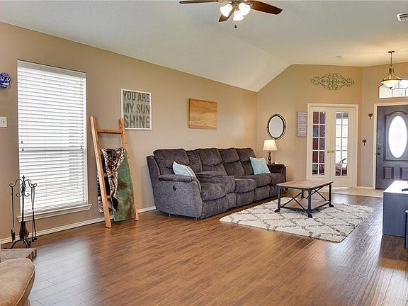 5th image of 1700 Meadowlark Ln