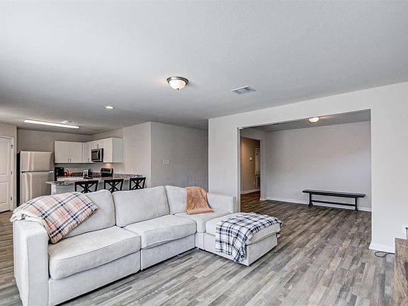 4th image of 15694 Briar Forest Dr