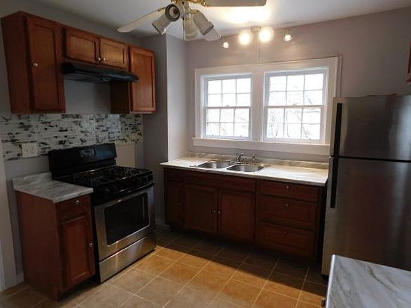 4th image of 529 Pedretti Ave