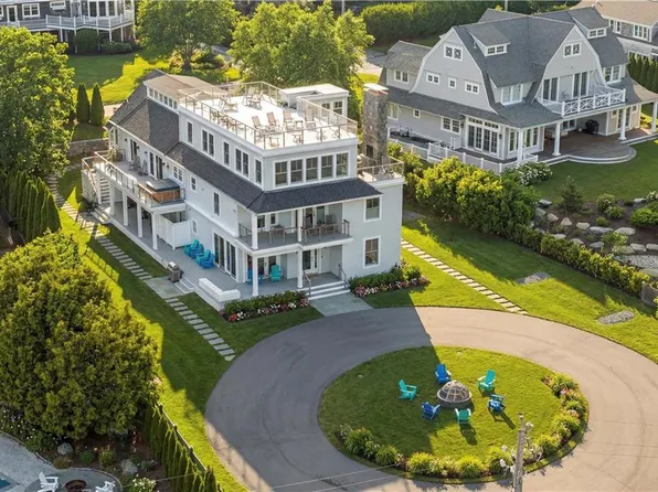 592 Tuckerman Ave, Middletown, RI 02842