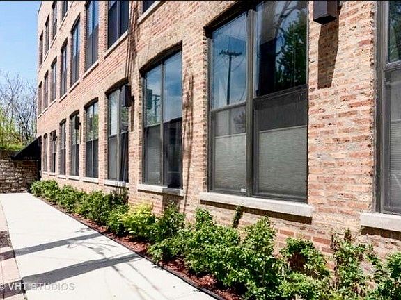 2nd image of 1760 W Wrightwood Ave APT 307