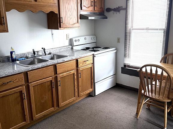 3rd image of 203 E Washington St