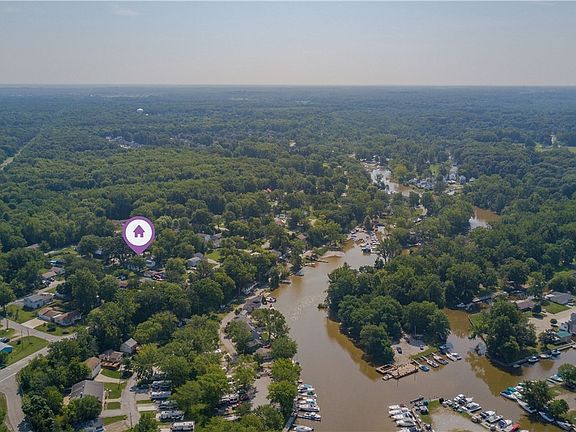 3rd image of 796 Howard Dr