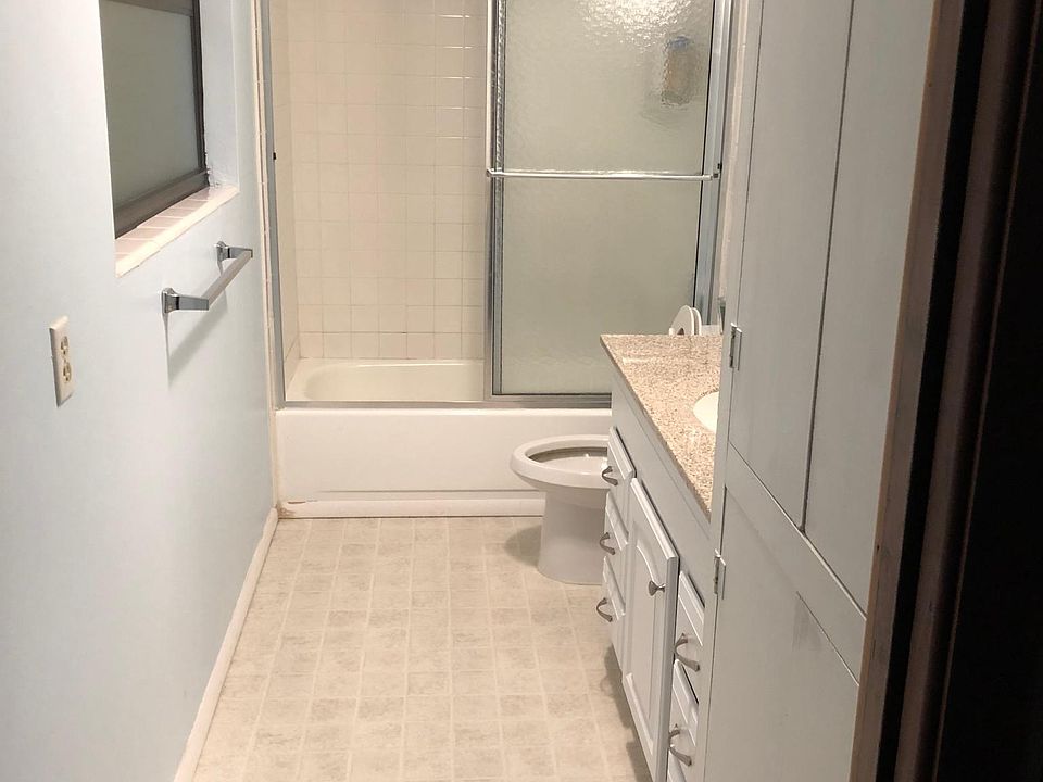 1st image of 698 N Palmetto Ct