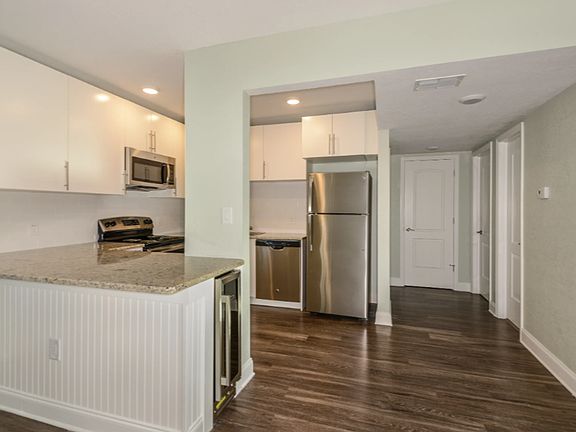 5th image of 227 S Armenia Ave APT 5