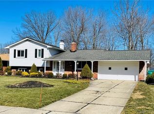 8213 Fairfax Dr, Mentor, OH 44060