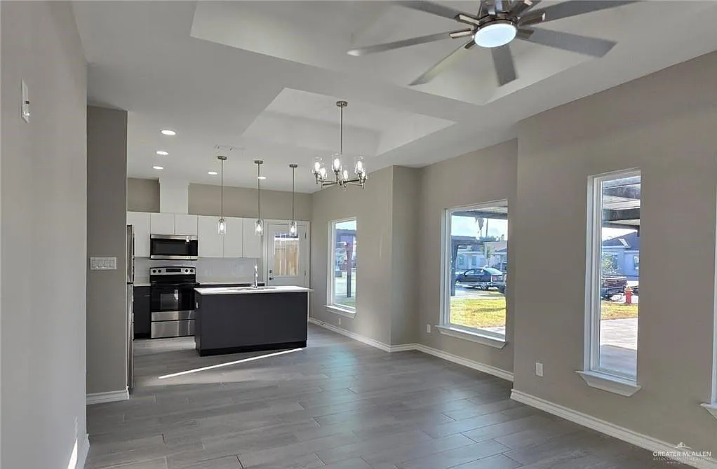 3 bed, 2.0 bath, 1065 sqft, $1,350 — Photo 4