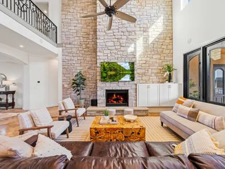 River Oaks Dr — Photo 8