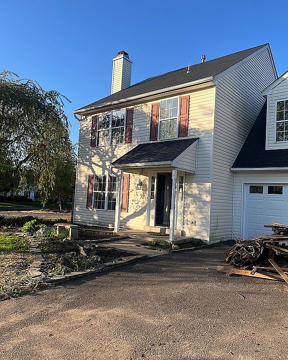 1st image of 21 Greenleaf Cir