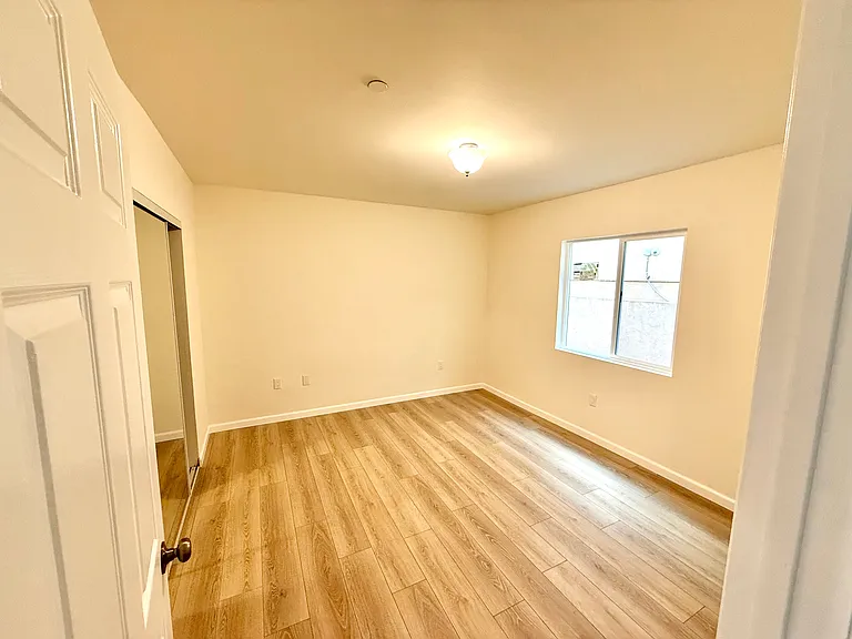 14606 Gilmore St #2 — Photo 7