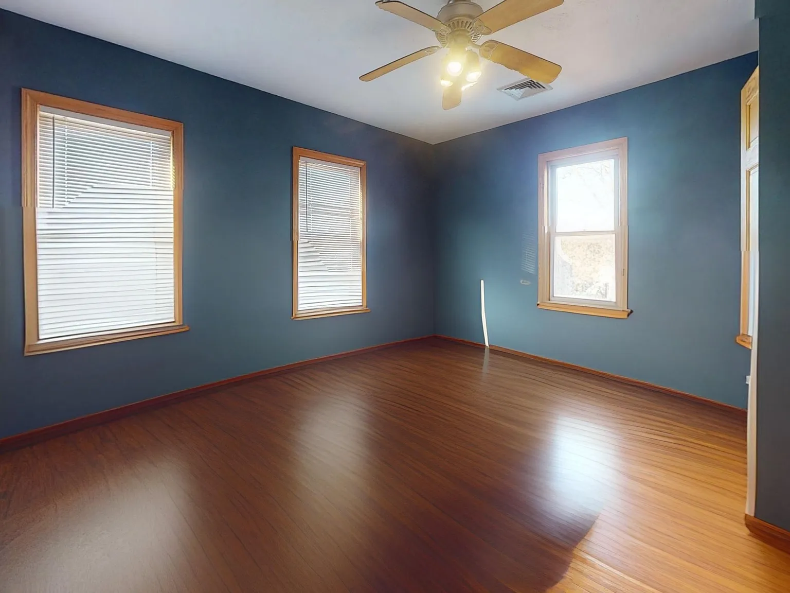 3 bed, 1300 sqft, $2,895 — Photo 4