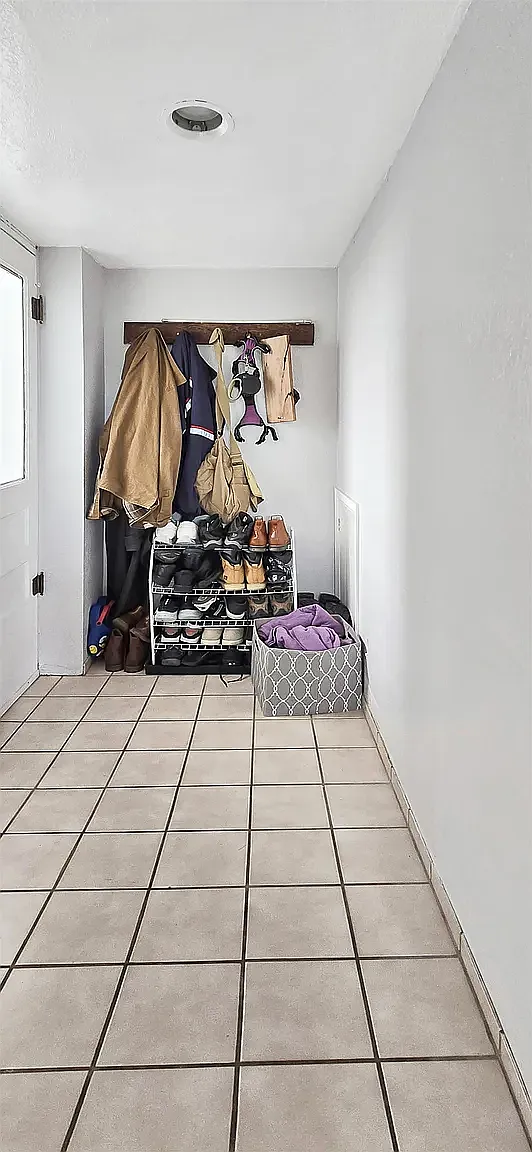 2 bed, 700 sqft, $1,150 — Photo 2
