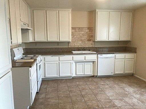 2nd image of 16756 Lime St APT G
