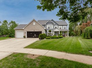 447 Greenview Ln, Oswego, IL 60543