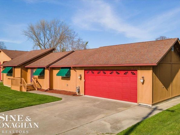 374 Monroe Blvd, Harsens Island, MI 48028