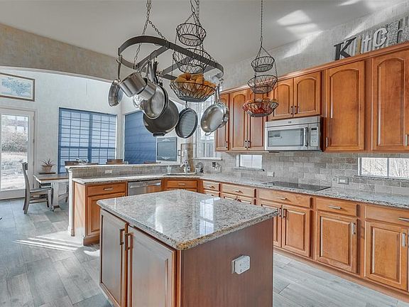 5th image of 6500 Lantana Dr