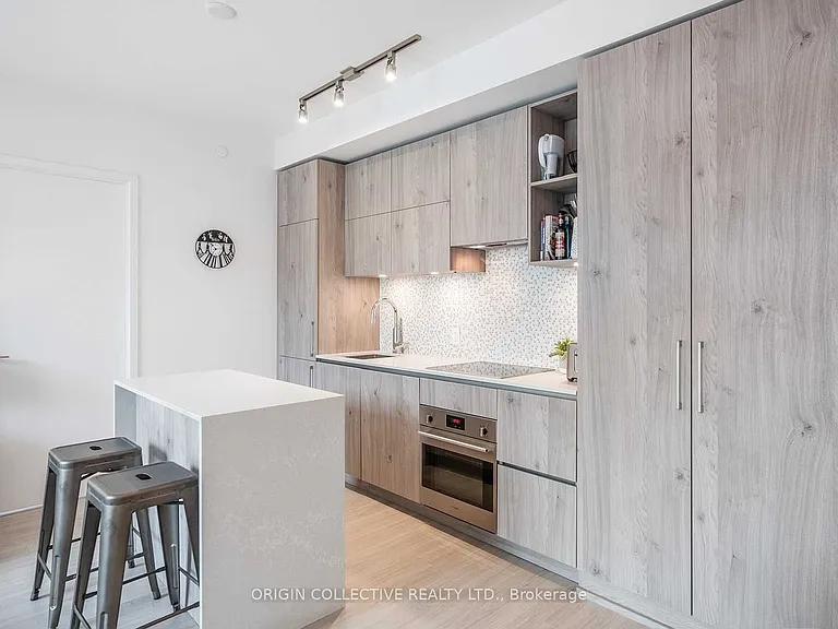 1 Yorkville Ave #611 — Photo 19
