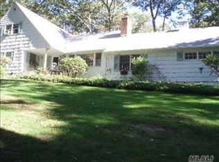 91 Godfrey Ln, Huntington, NY 11743