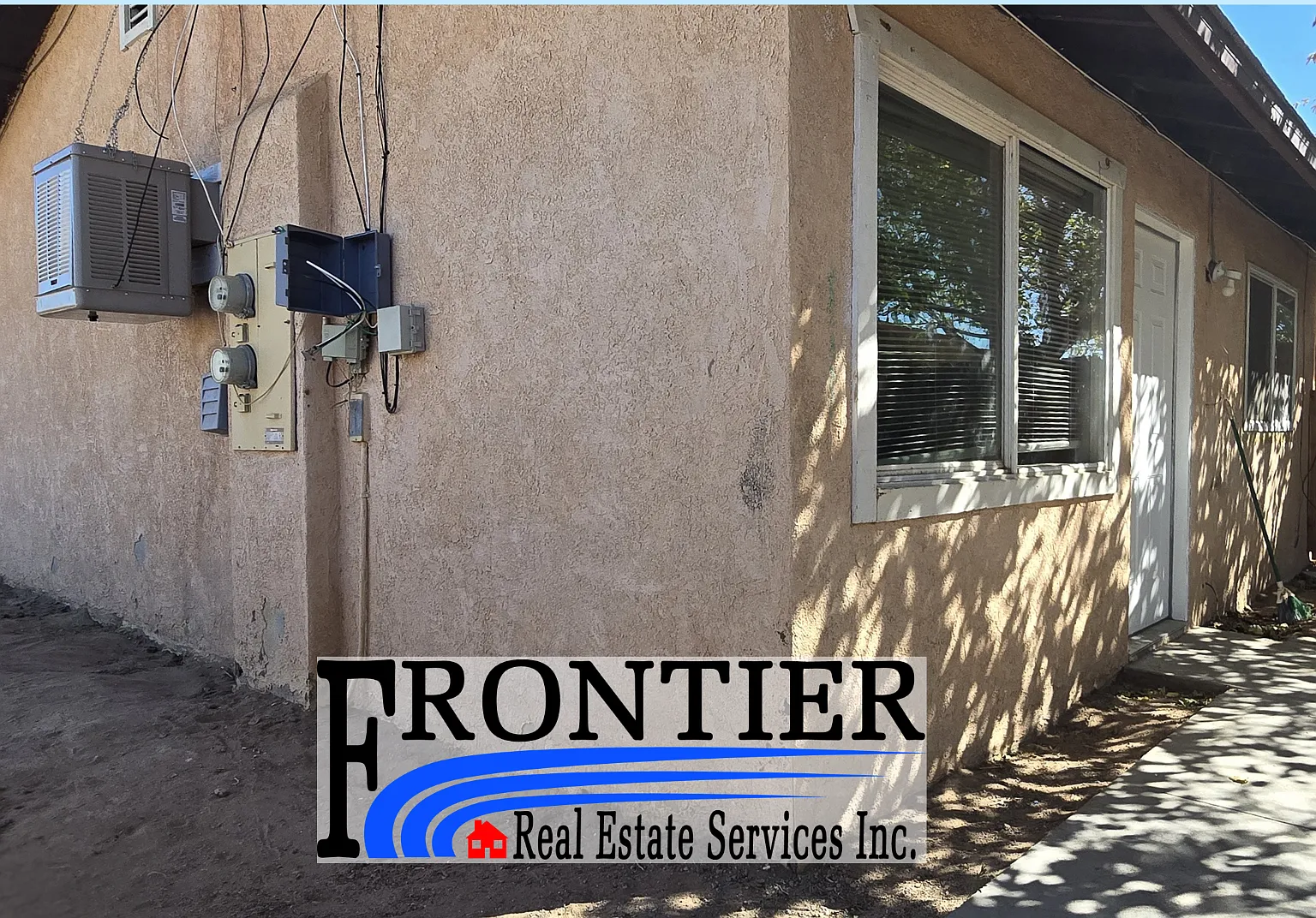 COM740 — Photo 1