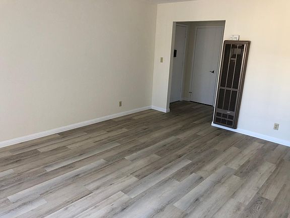 5th image of 1699 Ontario Dr #11