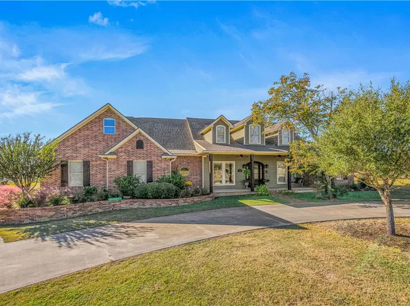 4691 River Valley Dr, Bryan, TX 77808