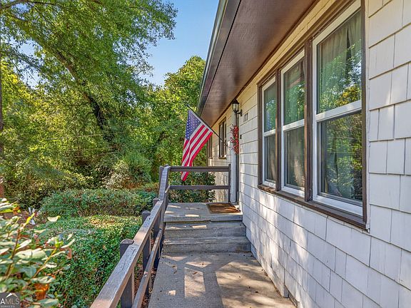 3rd image of 177 Dickson Dr