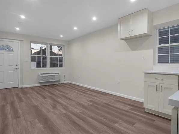 334 Underhill Avenue image 8 of 31