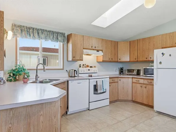 900 Ross St #1, Crossfield, AB T0M 0S0