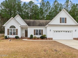 203 Croatan Woods Dr, New Bern, NC 28562