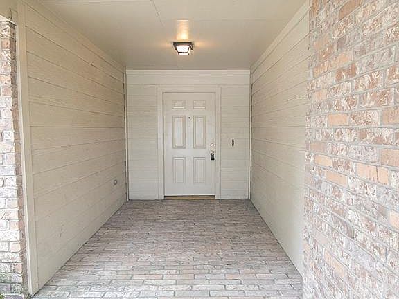 5th image of 2214 Stoney Brook Dr