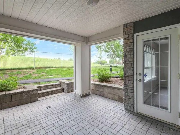 35 SE Richard Ct SW #106, Calgary, AB T3E 7N9