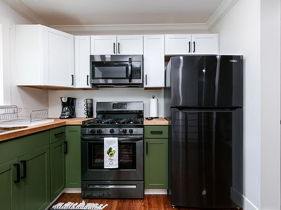 3rd image of 16 Chestnut St